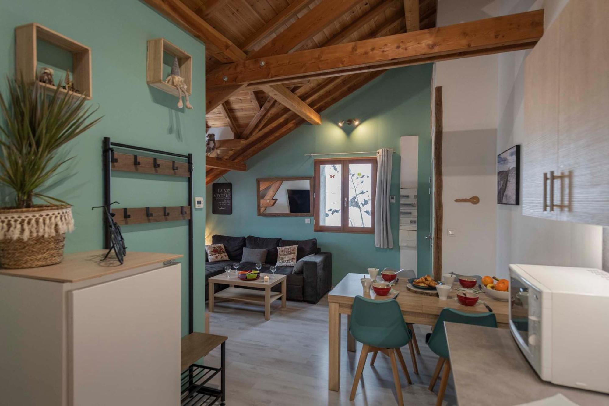 Le Pragmatique Apartment Гилестр Екстериор снимка